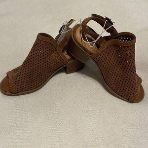 Childs sandal NWT Size 13